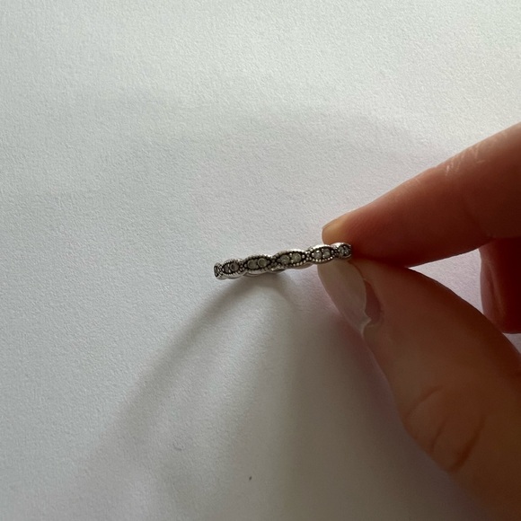 Pandora Sparkling Leaves Stackable Ring - Picture 10 of 11